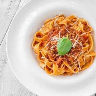 Schwarzwurzeln mit Rotweinnudeln