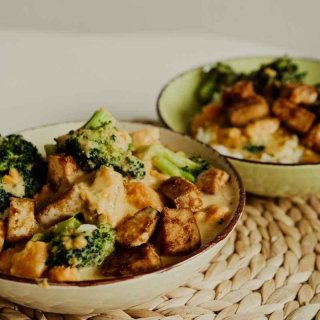 Brokkoli-Huhn mit Kartoffelchips