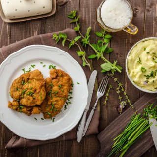Veggie-Kohlrabi-Schnitzel mit Knoblauch-Dip