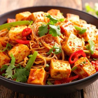 Gebratene Nudeln mit Sprossen