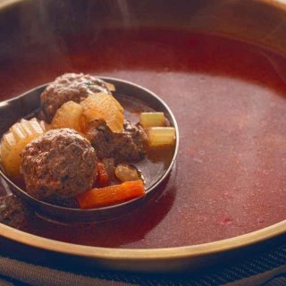 Gemüsesuppe mit Hackbällchen