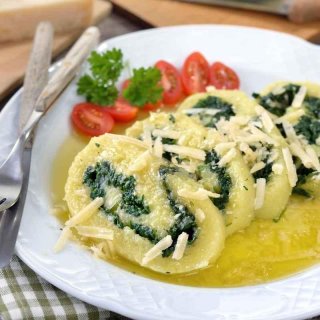Kartoffel-Bärlauch-Roulade mit Gorgonzola