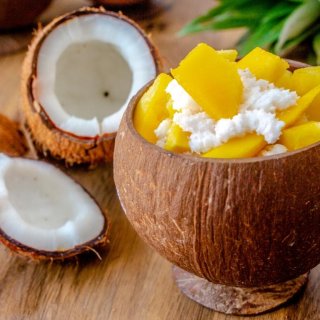 Kokos-Ananas mit Honigsahne