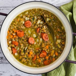 Linsengemüse mit Wursteinlage