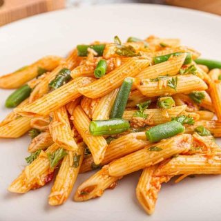 Penne mit Stangenbohnen in Tomatensauce