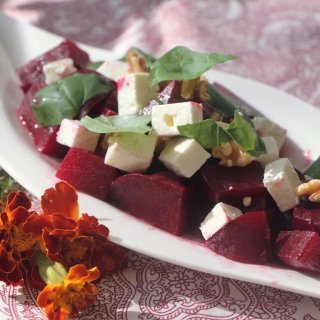 Rote Bete-Antipasto mit Schafskäse