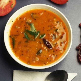 Tomatensuppe mit Schnittknoblauch