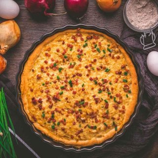 Zwiebelkuchen mit Hefeteig