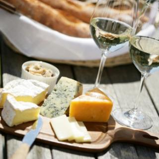 Käsepaket inkl. Wein Österreich