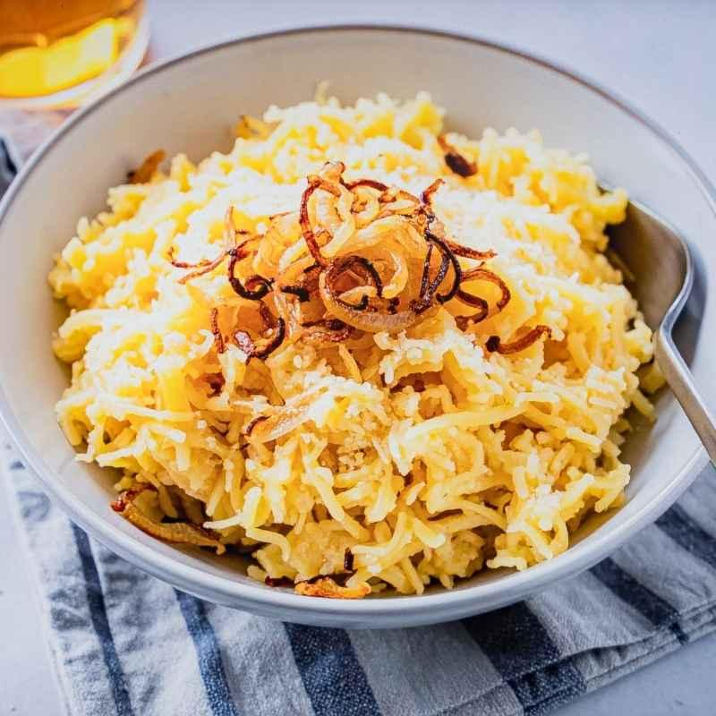 Herzhafte Spätzlepfanne mit Spitzkohl