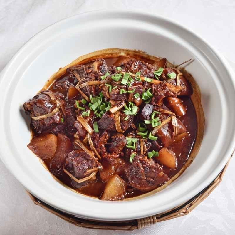 Lammragout mit Staudensellerie & Walnüssen