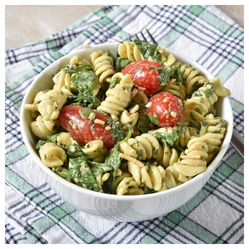 Nudeln mit Spinat, Schafskäse und Tomate