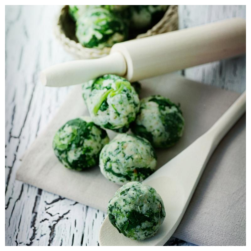 Vegane Spinatknödel mit Pilzsauce