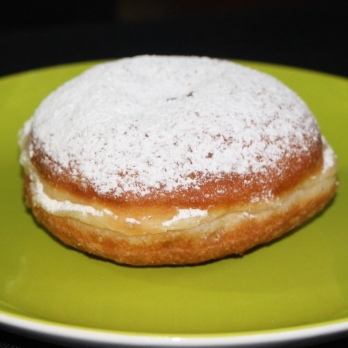 4+1 Krapfen mit Puderzucker