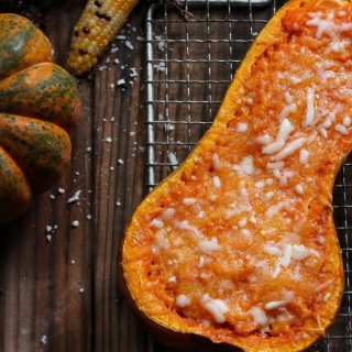 Baked Butternut mit Reis und Curry-Gemüse