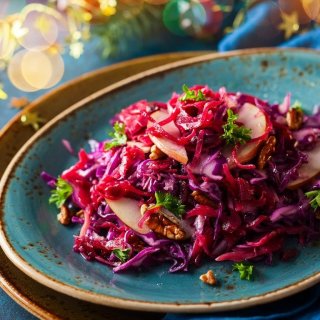 Blaukraut-Tofu-Salat mit Walnüssen