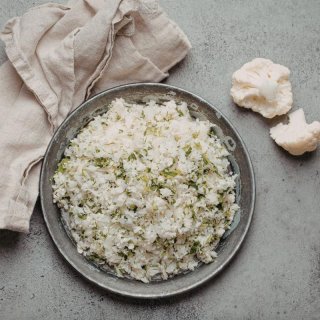 Blumenkohl-Apfel-Rohkost mit Tomaten