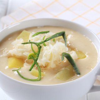 Blumenkohl mit Kartoffeln in Meerrettichsahne