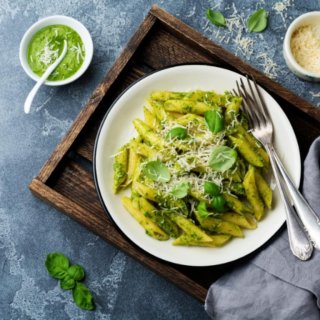 Fusilli mit Avocado-Radieschen-Pesto