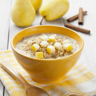 Gekochte Birnen mit Zimt