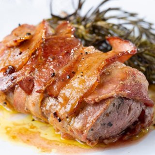 Gratiniertes Schweinefilet mit geschmortem Chicore