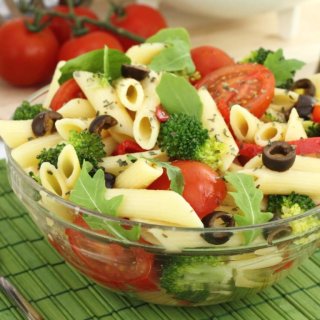 Italienischer Nudelsalat mit Rucola (wilder Rauke)