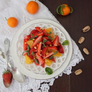 Erdbeersalat, sommerlich