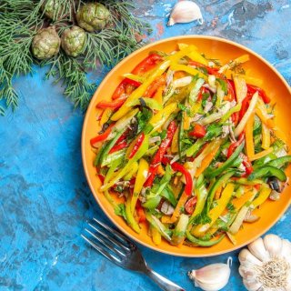 Paprikasalat mit Käse