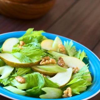 Stangensellerie-Walnuss-Salat