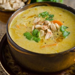 Selleriesuppe mit Erdnusscreme