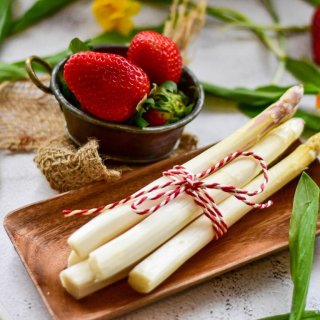 Spargel mit Erdbeersauce