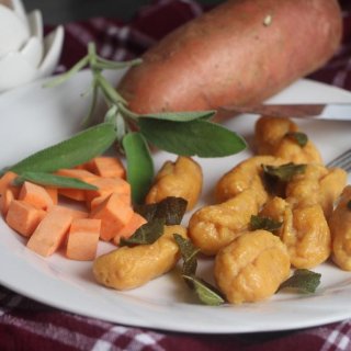 Süßkartoffel-Gnocchi in Salbeibutter