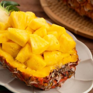 Tropischer Milchreis mit Fruchtspieß