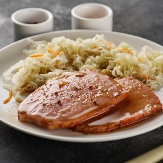 Weißkraut mit Äpfeln und Schweinefilet