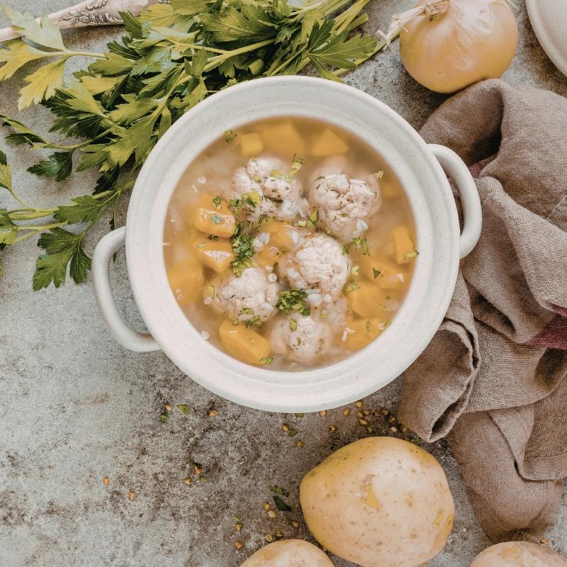 Blumenkohl-Kartoffelcremesuppe mit Fleischklößchen