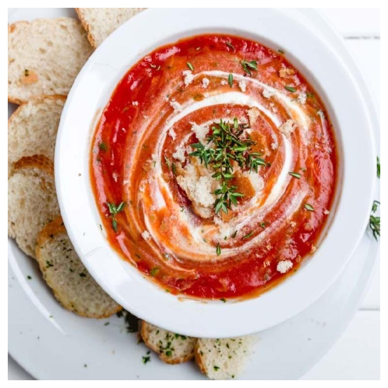 Erfrischende Melonen-Gazpacho mit Fetakäse