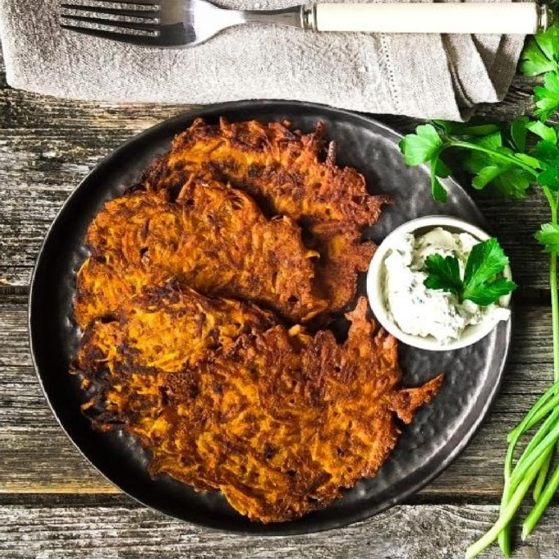 Süßkartoffel-Rösti mit Haselnüssen